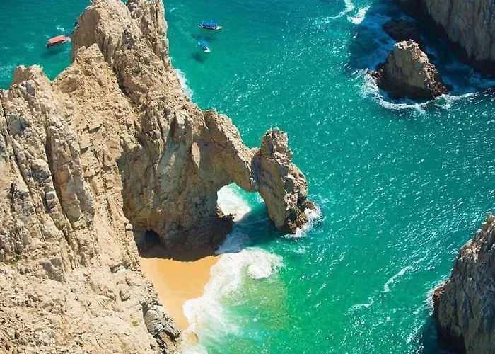 Colonos Cabos Hotel 3*